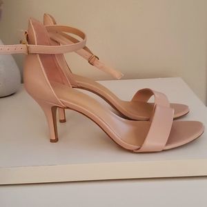 Kelly & Katie 8.5 Nude color 3 inch heels in excellent used condition